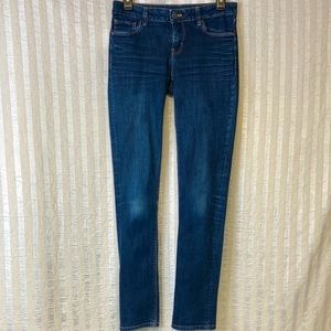 White House Black Market Slim lightweight jeans/jeggings, size 2R